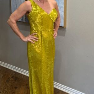 Yellow pageant gown trade for @leslygarcitv